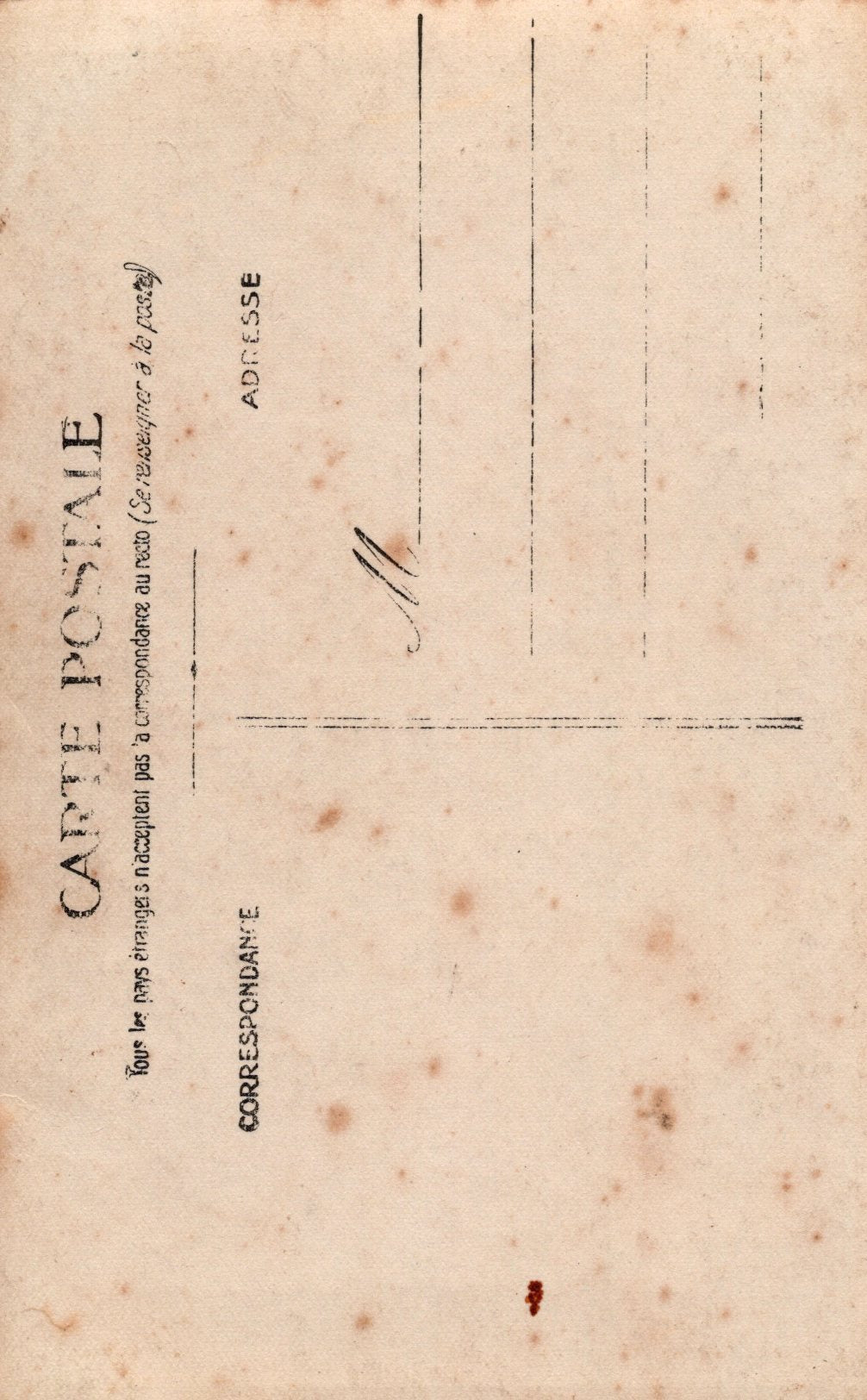 carte photo territorial 17 au col de garde devant sa guerite avec son fusil gras 1914-1918