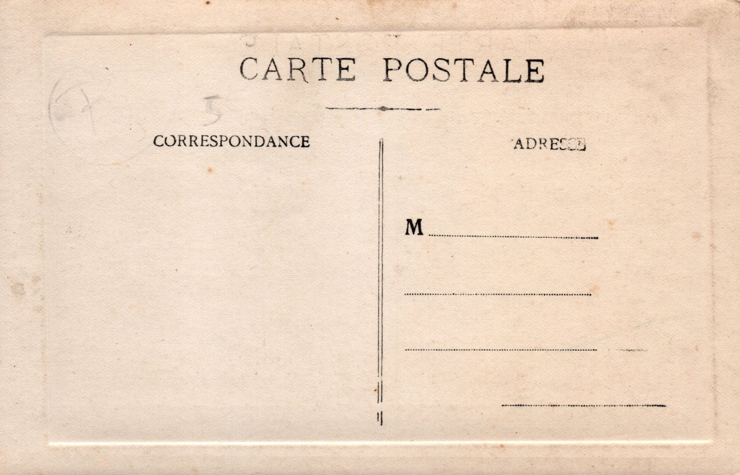 carte photo d'un poilu posté avec son fusil 1 au col 1914-1918