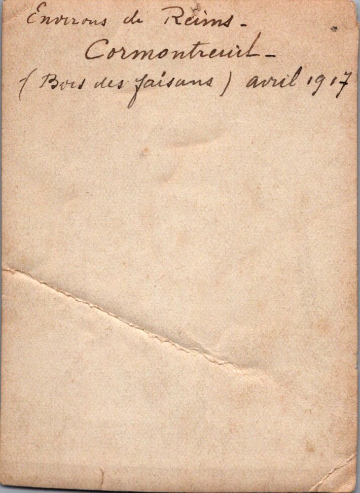 photo d'un poilu devant un abri Reims Courmontreuil avril 1917 8x6 cm