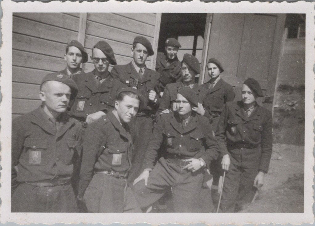 photo chantiers de jeunesse jeunes à Lapleau 8,5 x 6 cm