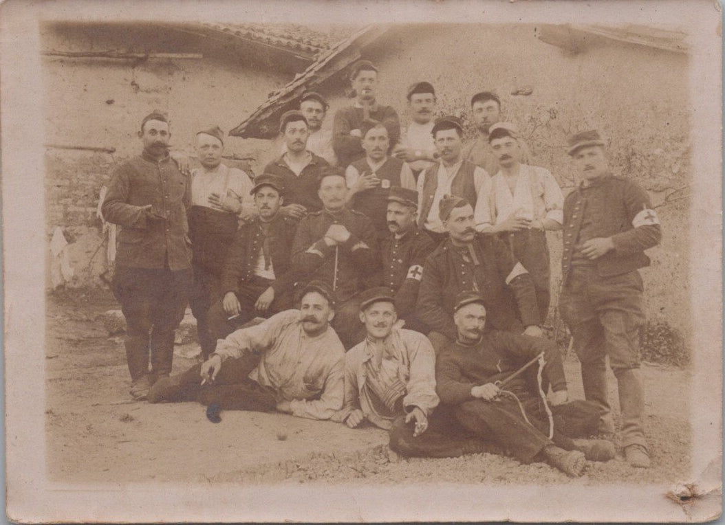 photo d'un groupe de poilus infirmiers début de guerre 9 x 6,5 cm