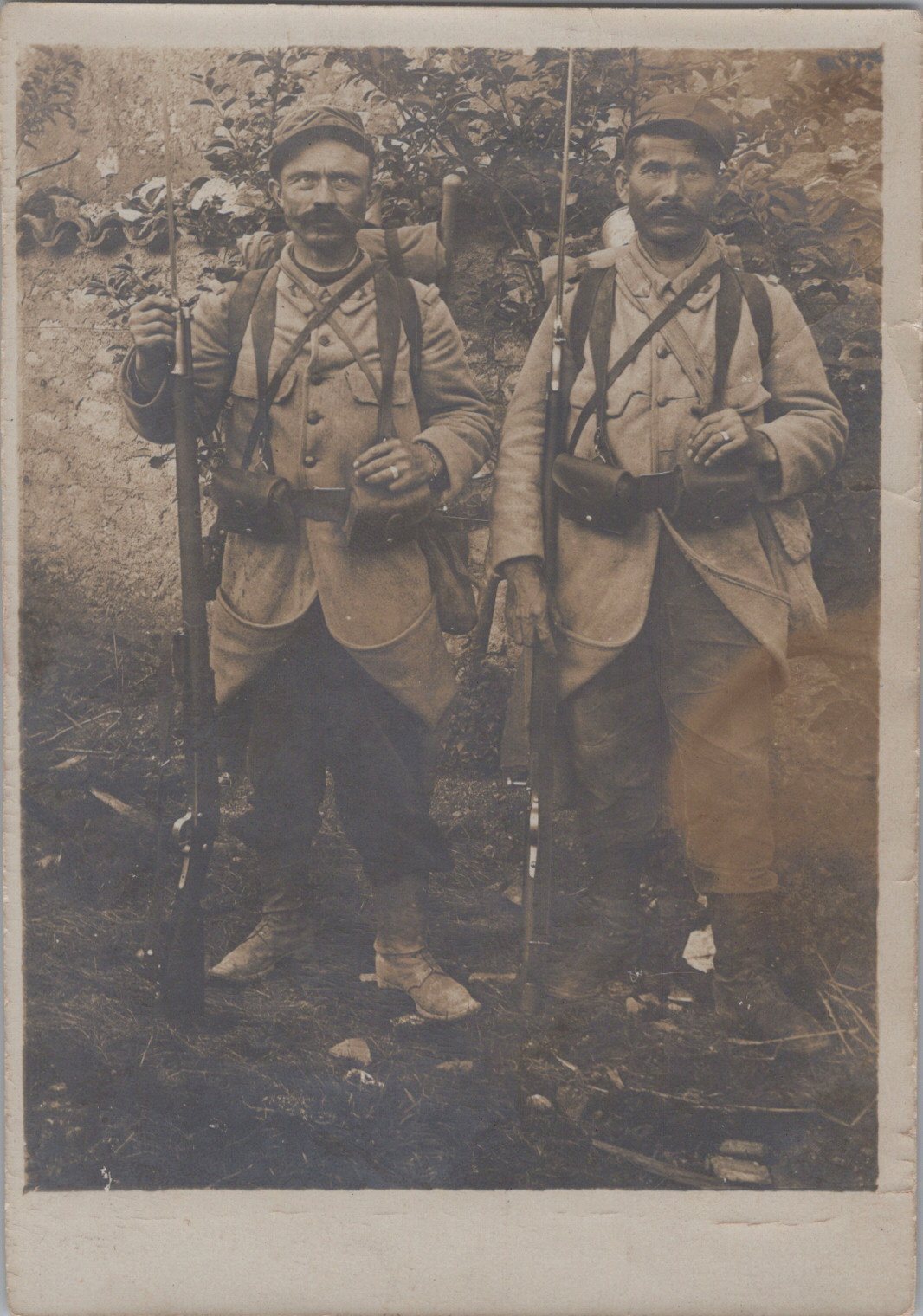 photo de deux poilus du 131° territorial Cahors 1915 13x9 cm
