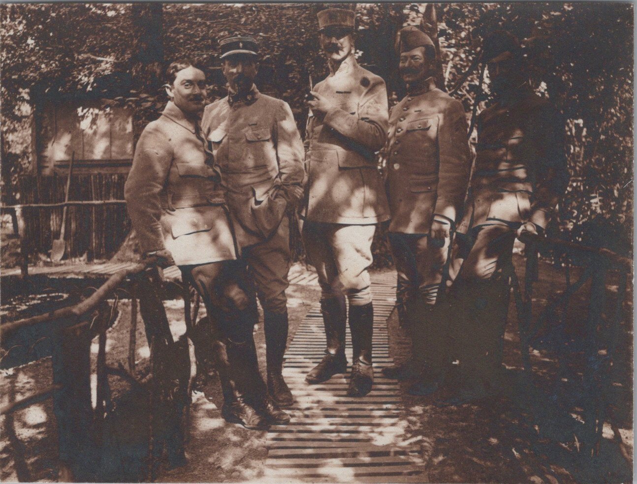 6 photos d'un état major en campagne avec généraux 11x8 cm