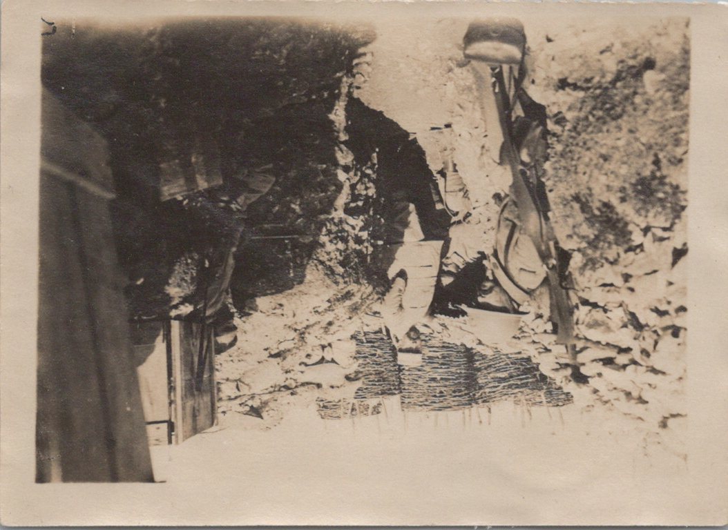 photo officers et poilus dans une tranchée 9x6,5 cm 2