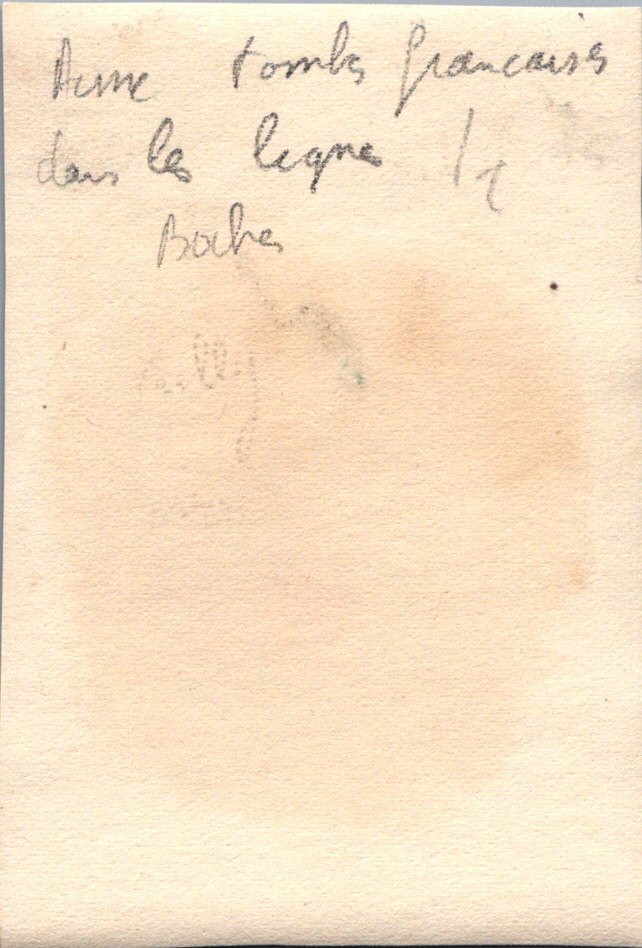 photo deux tombes françaises dans les lignes Boches Vailly, Chemin des Dames 8x5,5 cm
