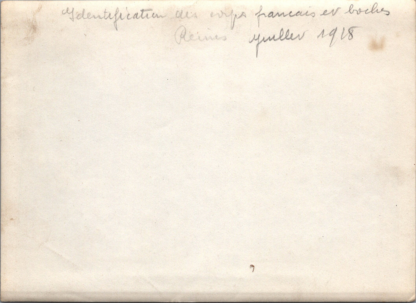 grande photo identification des corps français et Boches Reims juillet 1918 1914-18 17x12 cm