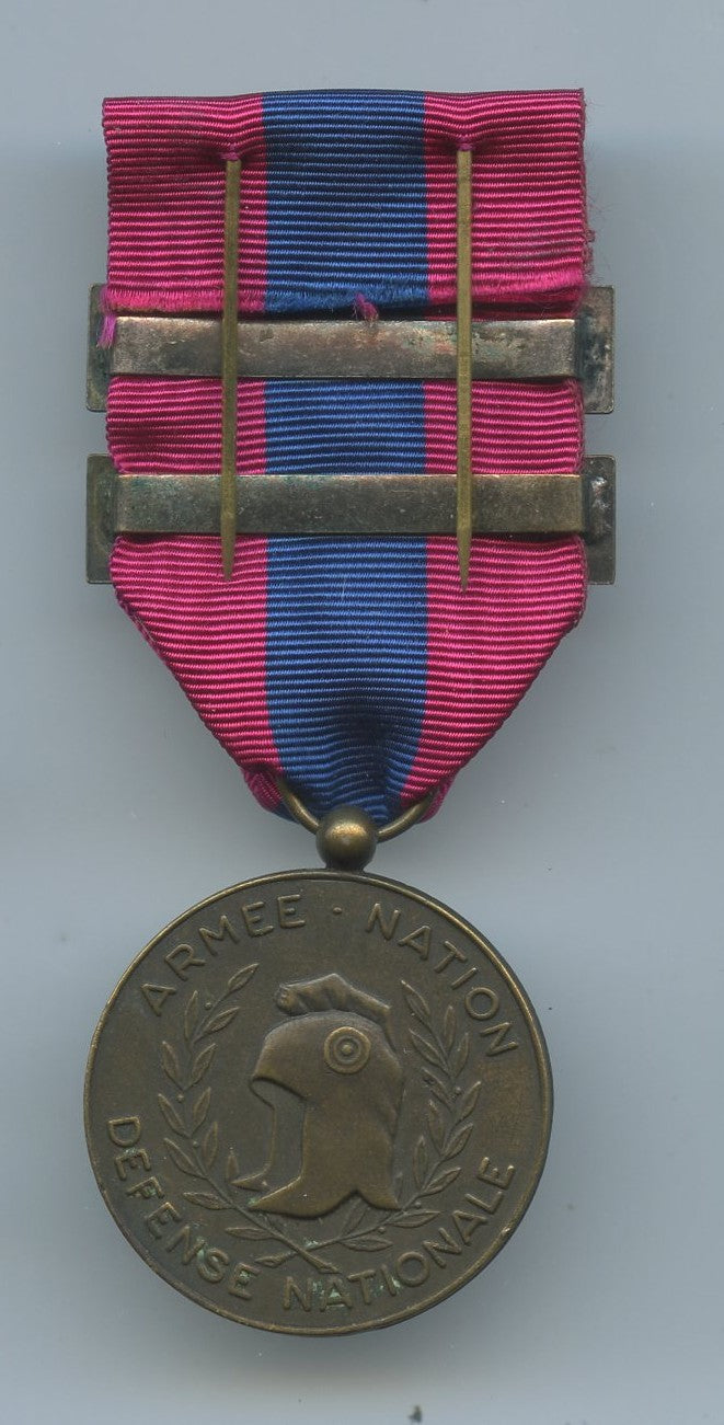 médaille de la défense nationale, bronze mat, fabrication privée, agrafes TAP et MAE