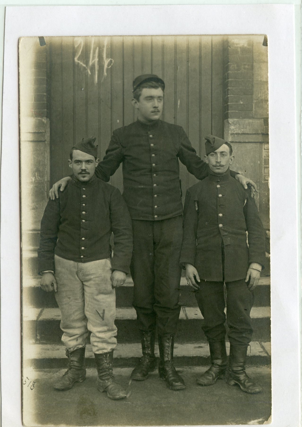 carte photo de fantassins vers 1914, un grand et 2 petits !