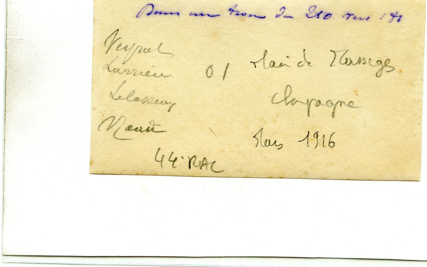 photo officiers dans un trou d'obus Main de Massiges Champagne 1915, 44°RAC 1915 100x55 mm