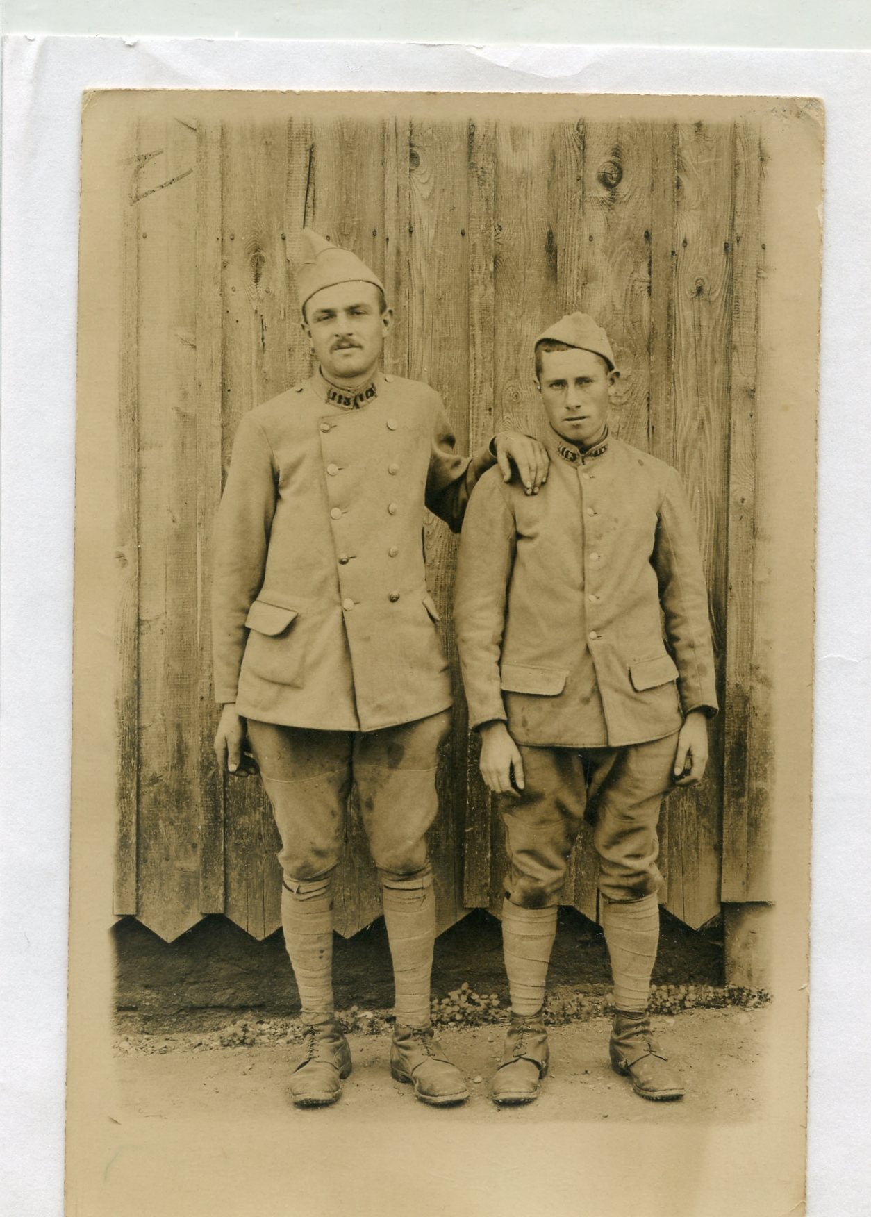carte photo de deux poilus du 113°RI dont un avec des paletot des troupes coloniales 1914-1918