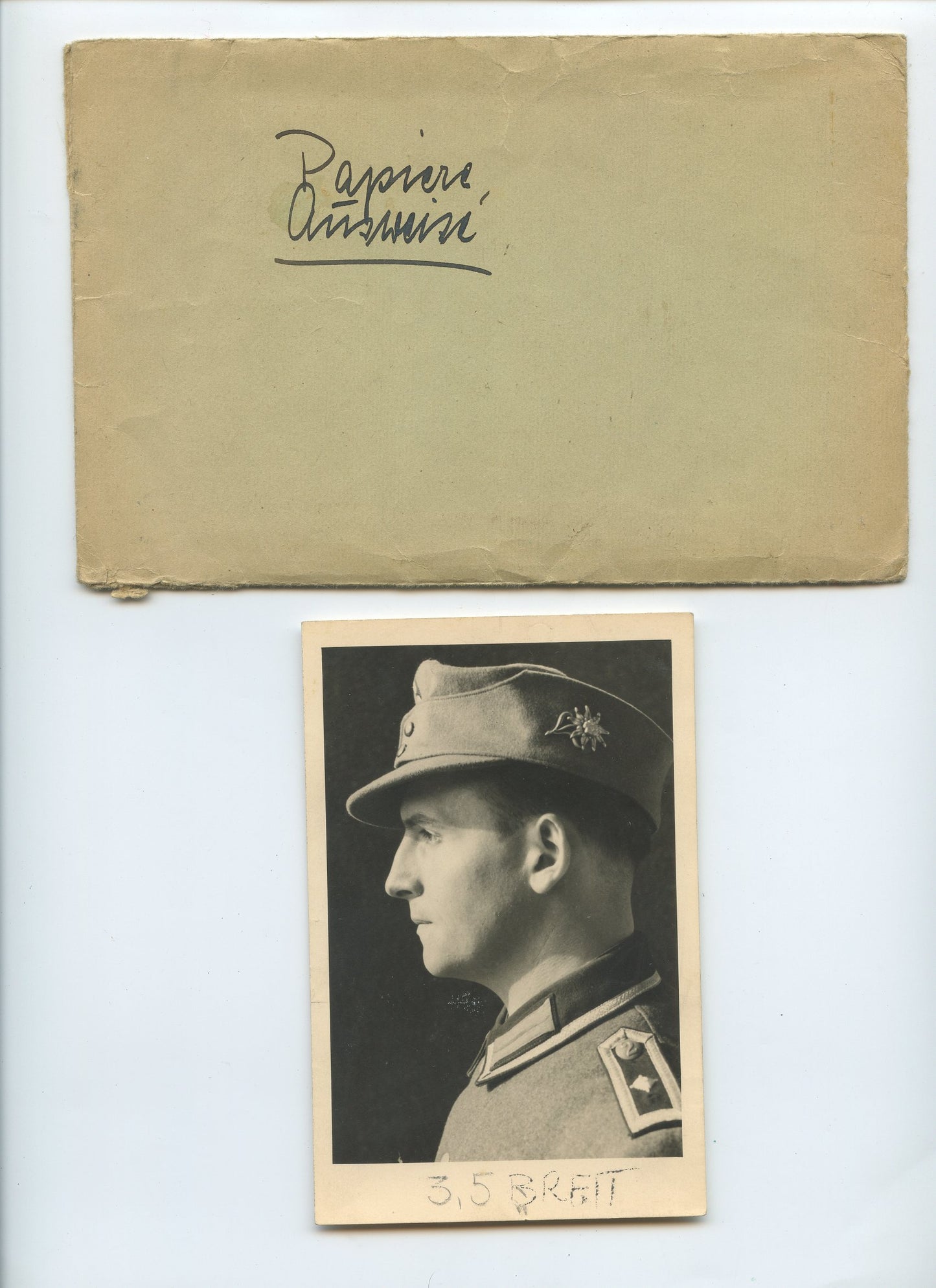 lot de papiers et photos dont diplôme de la croix KVK d'un soldat allemand 1940-45