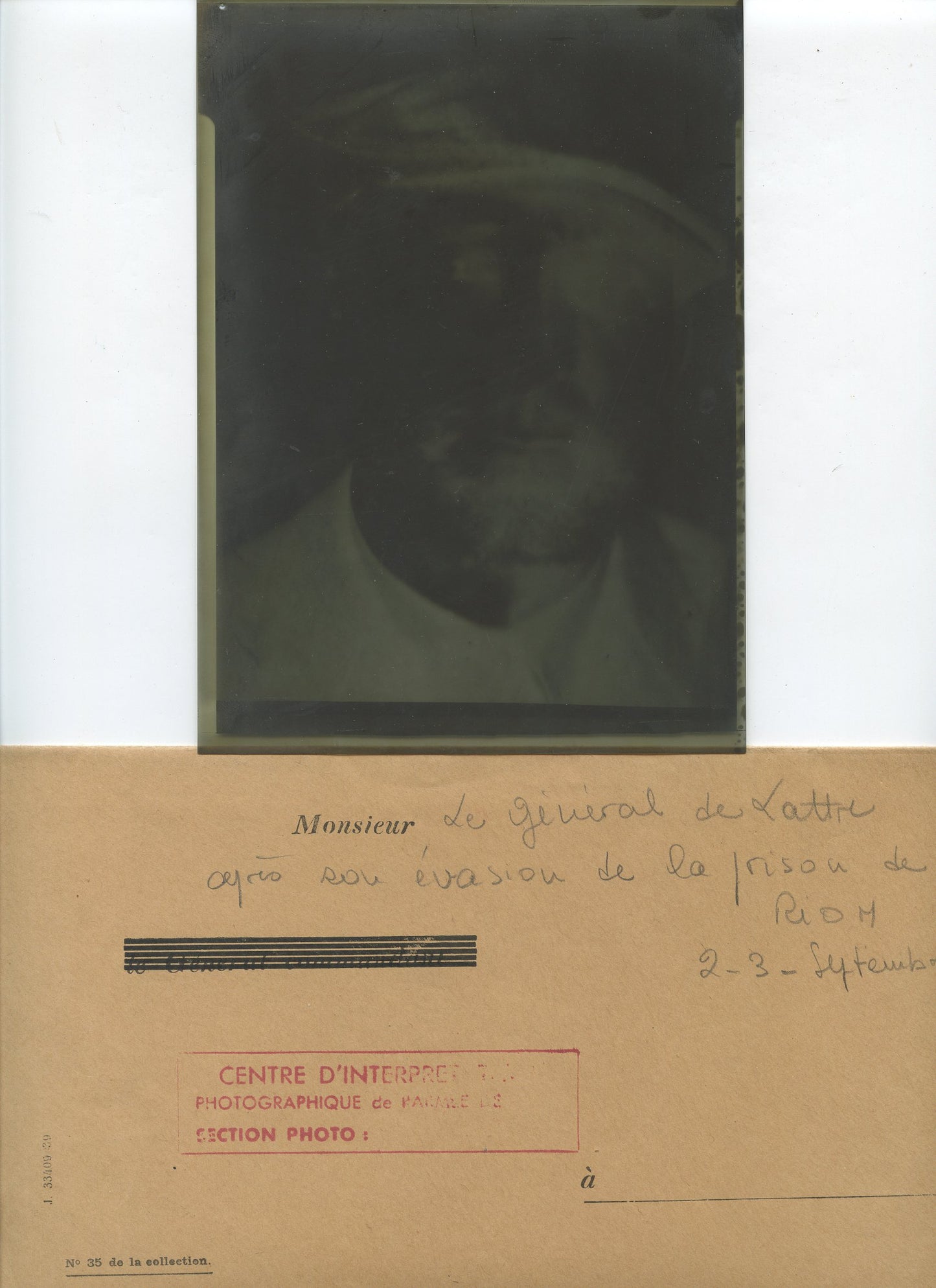 négatif de la photo du maréchal de Lattre lors de son évasion avec enveloppe officielle
