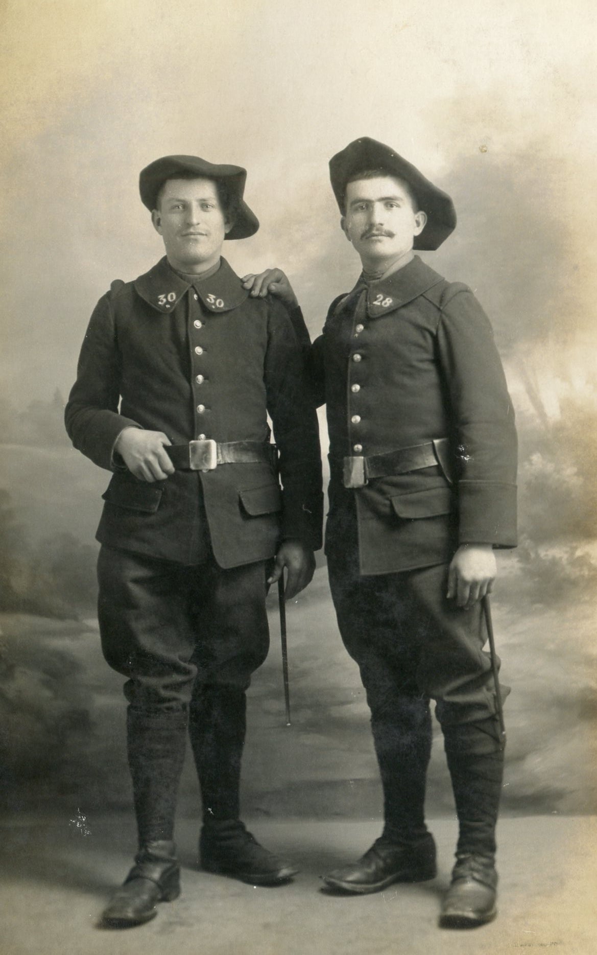 carte photo 2 chasseurs 28° et 30°BCA Grenoble avant 1914