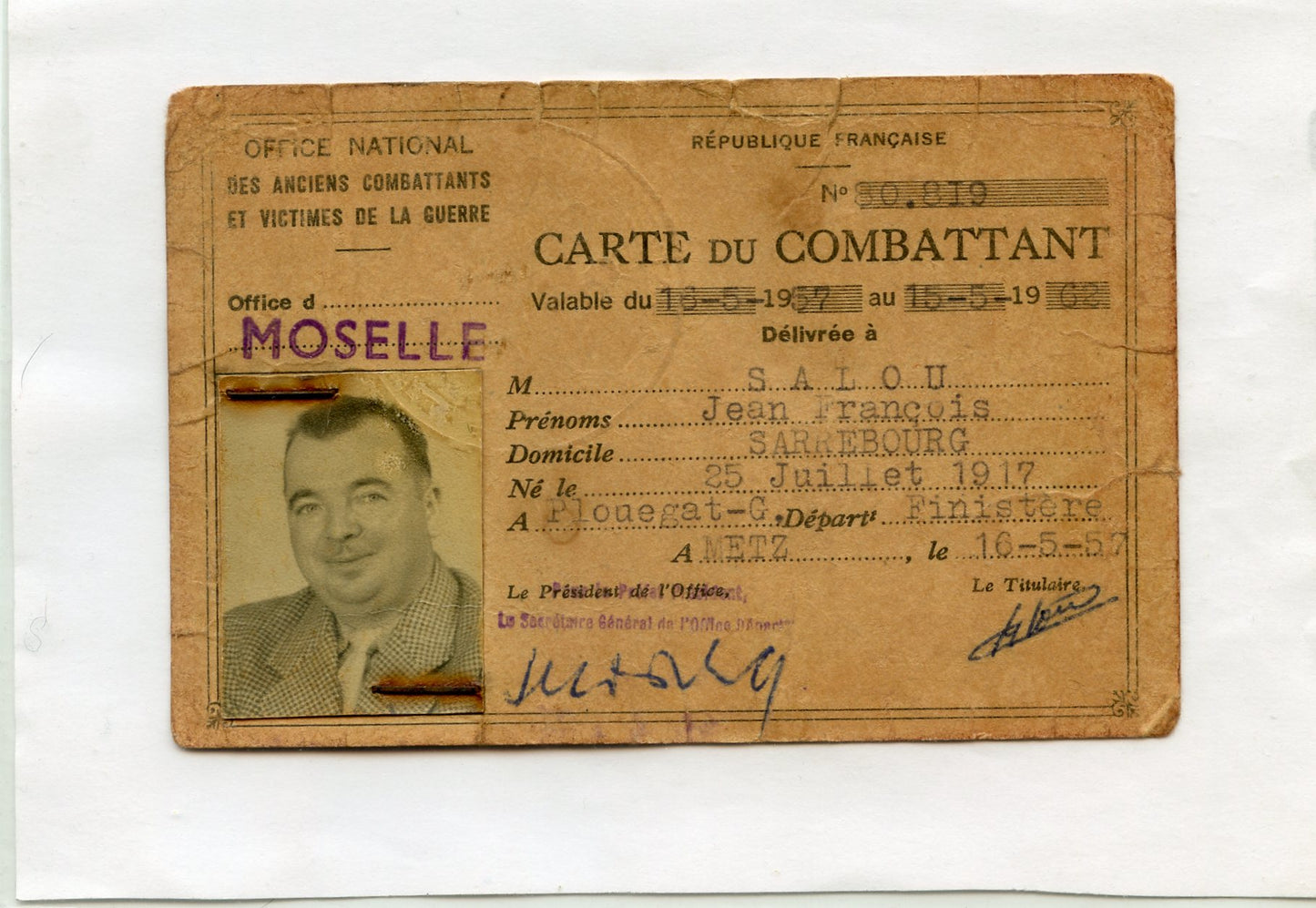 carte d'identité du service des essences et carte du combattant du même homme