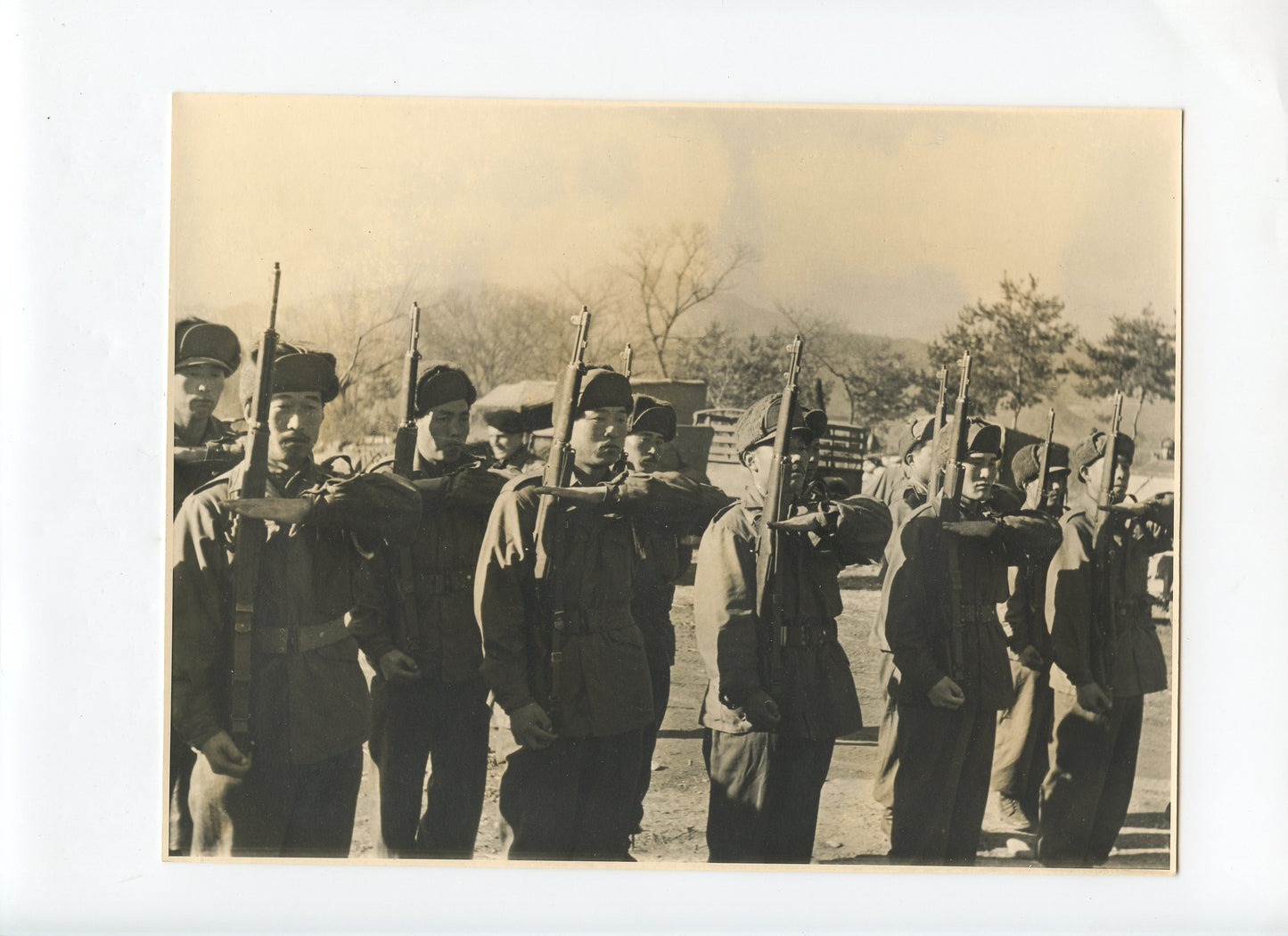 grande photo compagnie coréenne du bataillon français de Corée années 50 24x18 cm