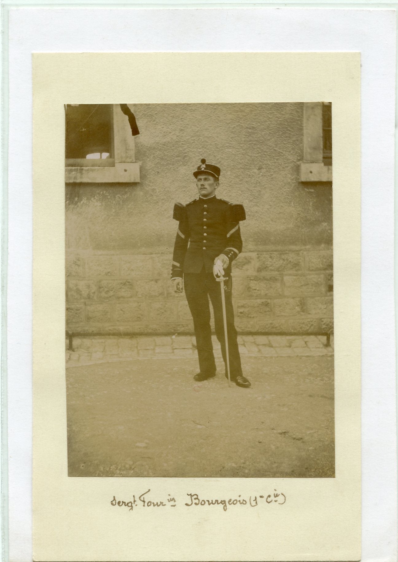 carte photo d'un sous-officier d'infanterie avant 1914, avec épée