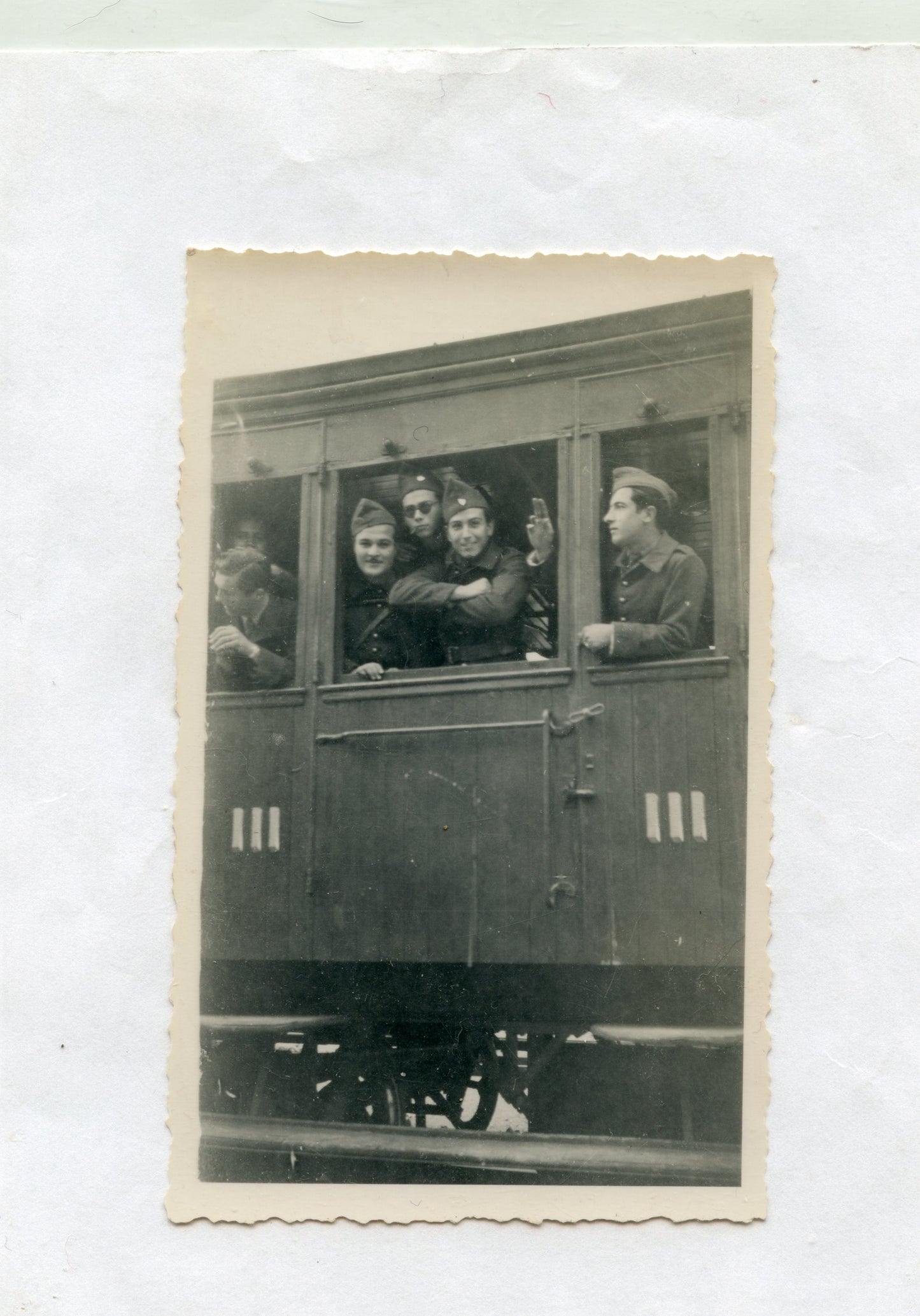 3 photos de soldats français à la mobilisation en 1940 11x6.5 cm