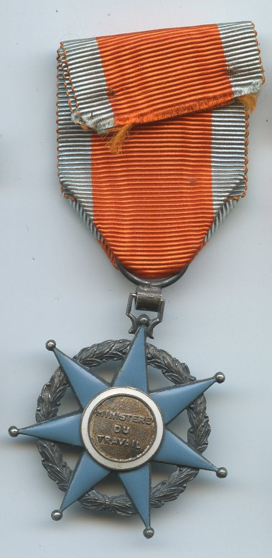 croix de chevalier de l'ordre du mérite social