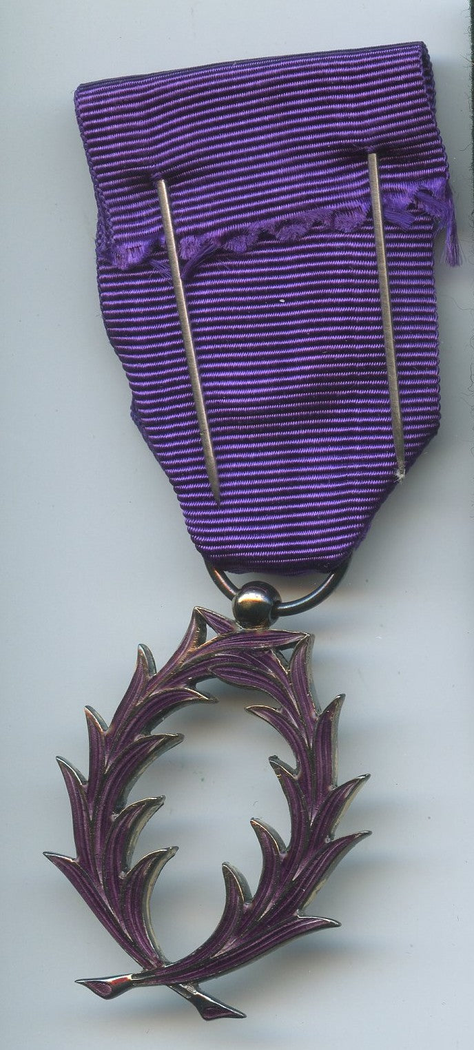 officier des palmes académiques modèle récent en argent