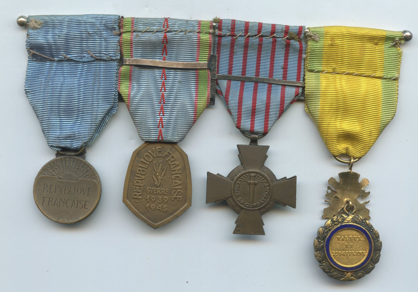 barrette de décorations françaises 1939-45 sur attache à boules pur jus