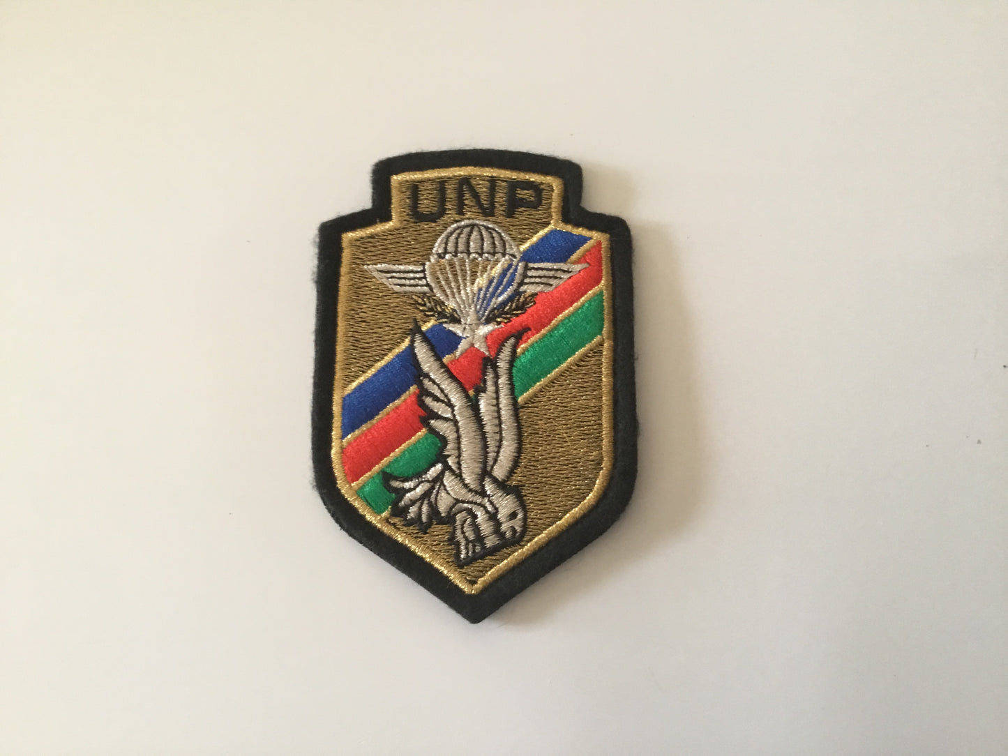 Actuel : insigne tissu de l'union nationale des parachutistes fond doré velcros au dos