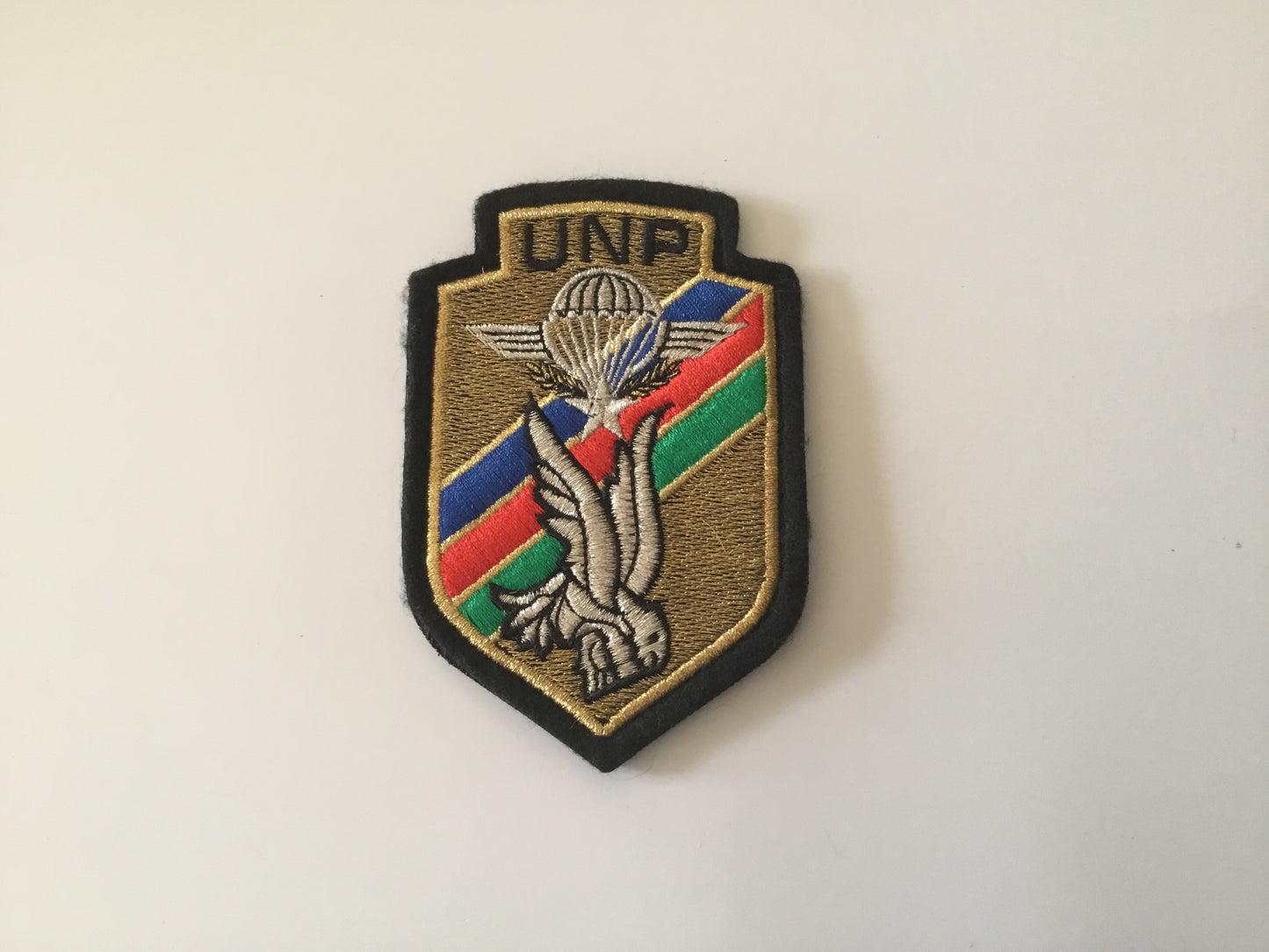 Actuel : insigne tissu de l'union nationale des parachutistes fond doré velcros au dos