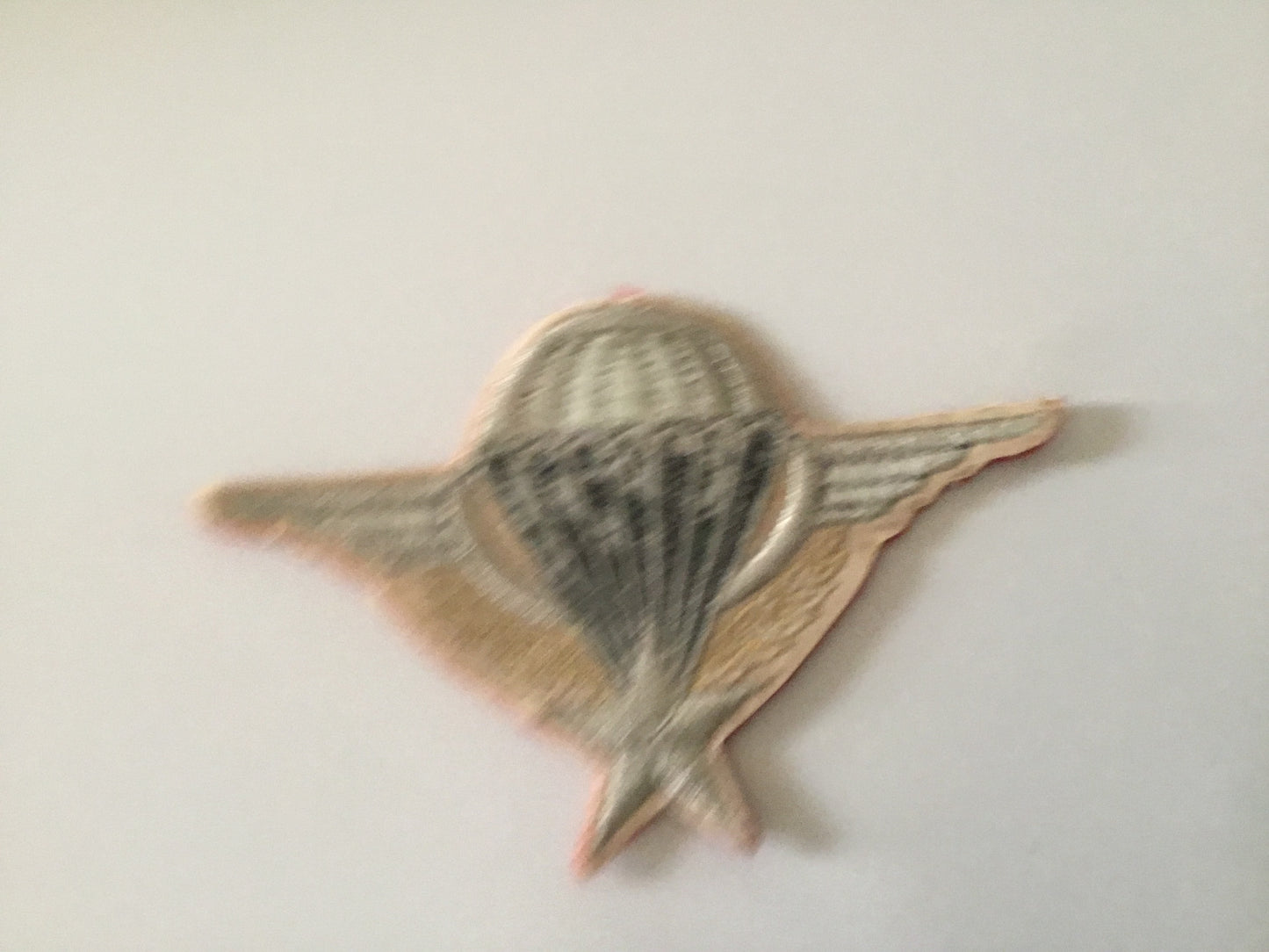 Actuel : gros insigne brevet de parachutiste fond rouge 16 x 11 cm