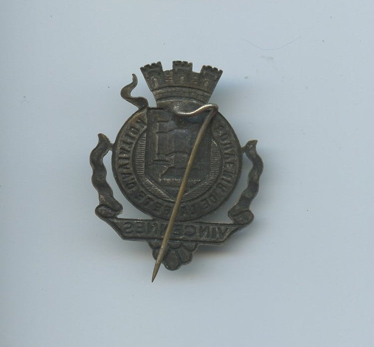 insigne en métal léger fête de l'aviation Vincennes vers 1920, 35 x 29 mm