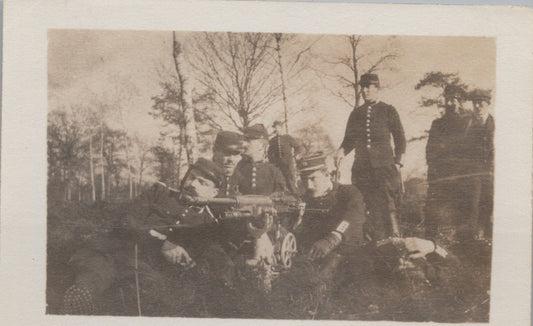 petite photo mitrailleuse saint Etienne avec cavaliers comme servants  1914-18 65 x 45 mm