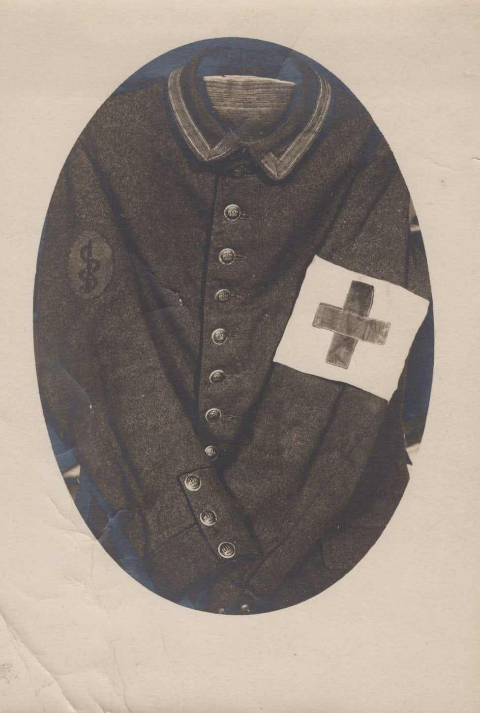 photo d'une vareuse allemande certainement de prise 1914-1918 120 x 80 mm