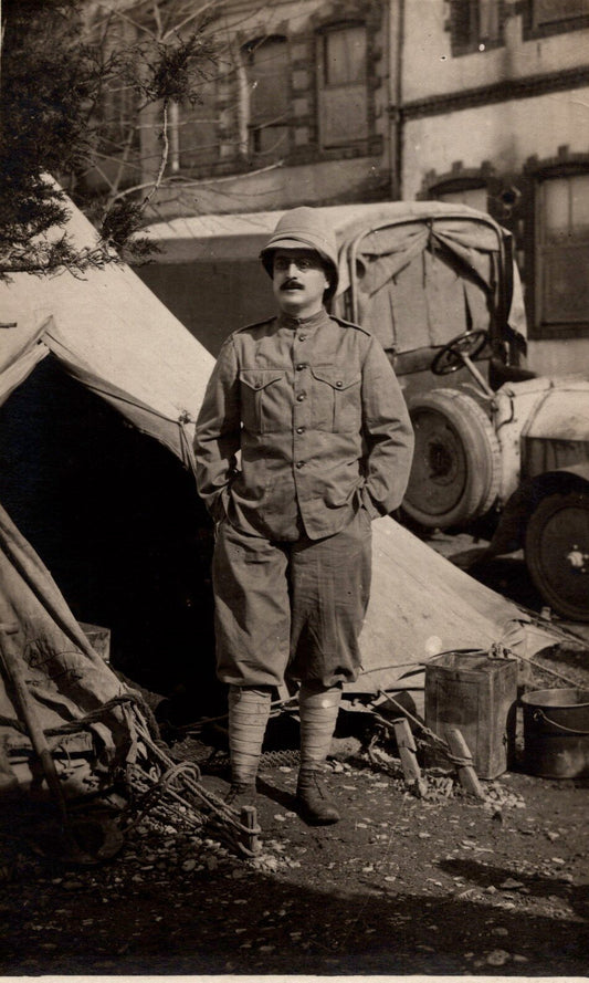 carte photo soldat français devant camion casque pain de sucre, armée d'Orient ?