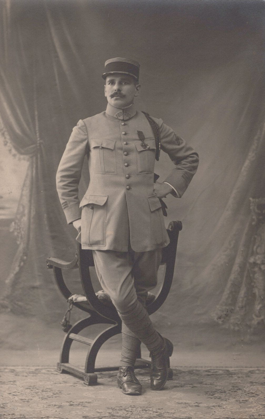 carte photo d'un capitaine du 160°RI décoré croix de guerre 1914-1918