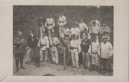 carte photo poilus du 117° territorial (Nimes) équipés de bric et de broc 1914