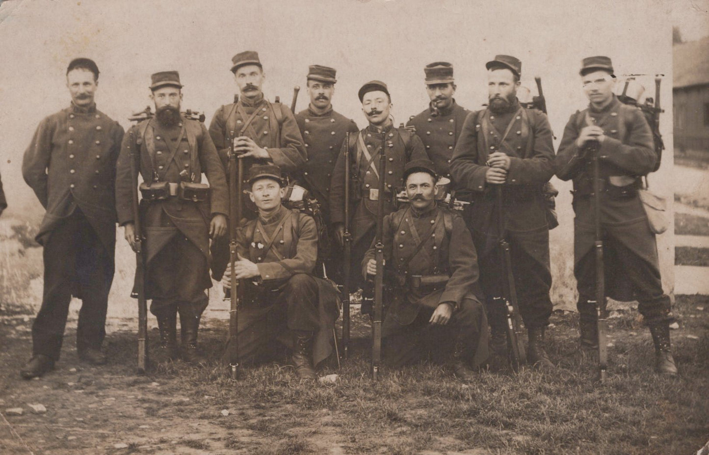 carte photo d'une escouade de poilus du 13°RI (Nevers) 1914