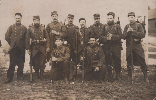 carte photo d'une escouade de poilus du 13°RI (Nevers) 1914