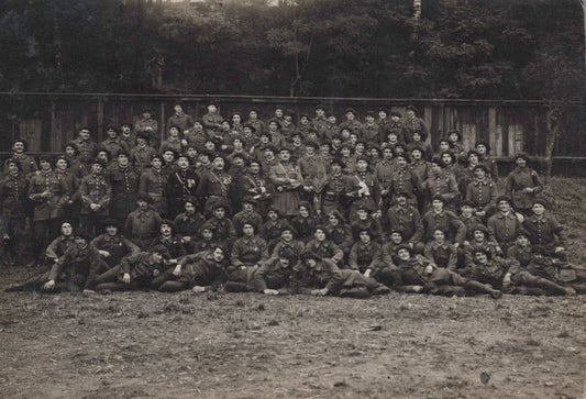 carte photo compagnie de chasseurs du 3° bataillon avec fanion et insignes années 20