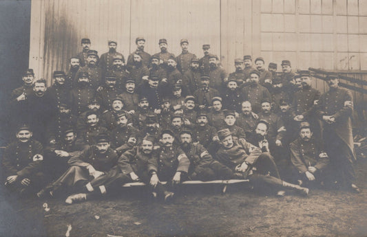 carte photo d'une section d'infirmiers militaires vers 1914