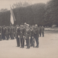 carte photo garde au drapeau d'une école vers 1920