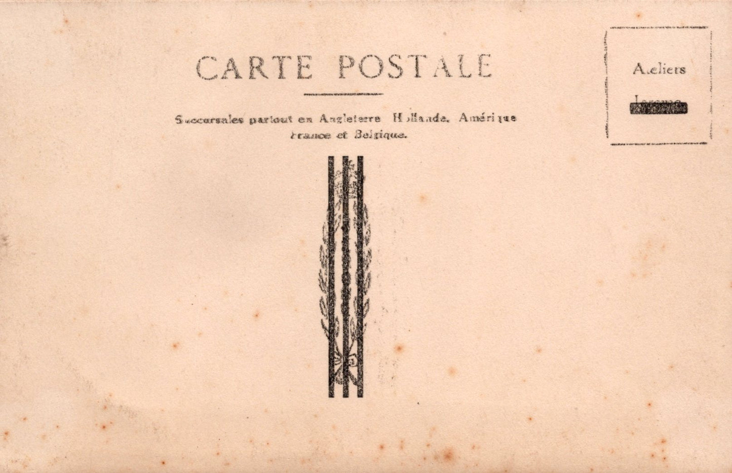 carte photo garde au drapeau d'une école vers 1920