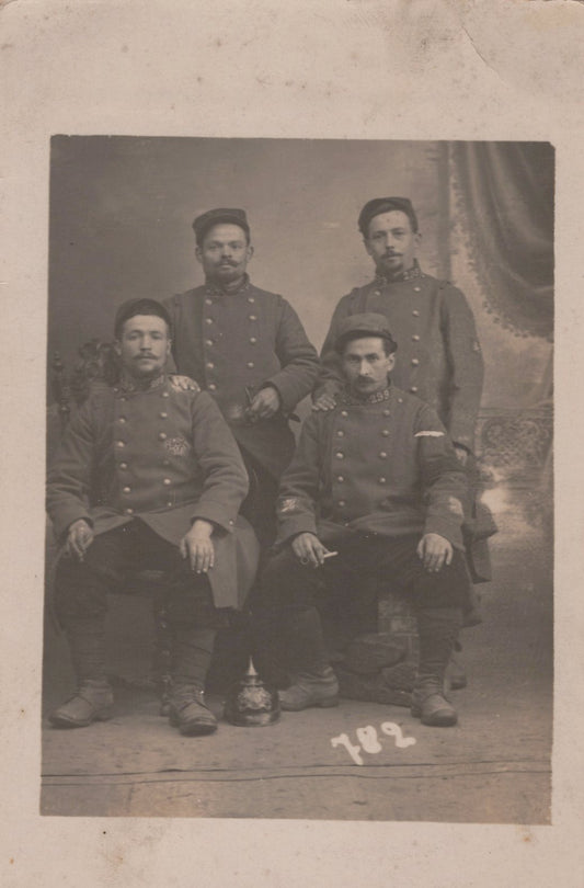 carte photo poilus du 299°RI Vienne  avec casque à pointe bavarois de prise 1914