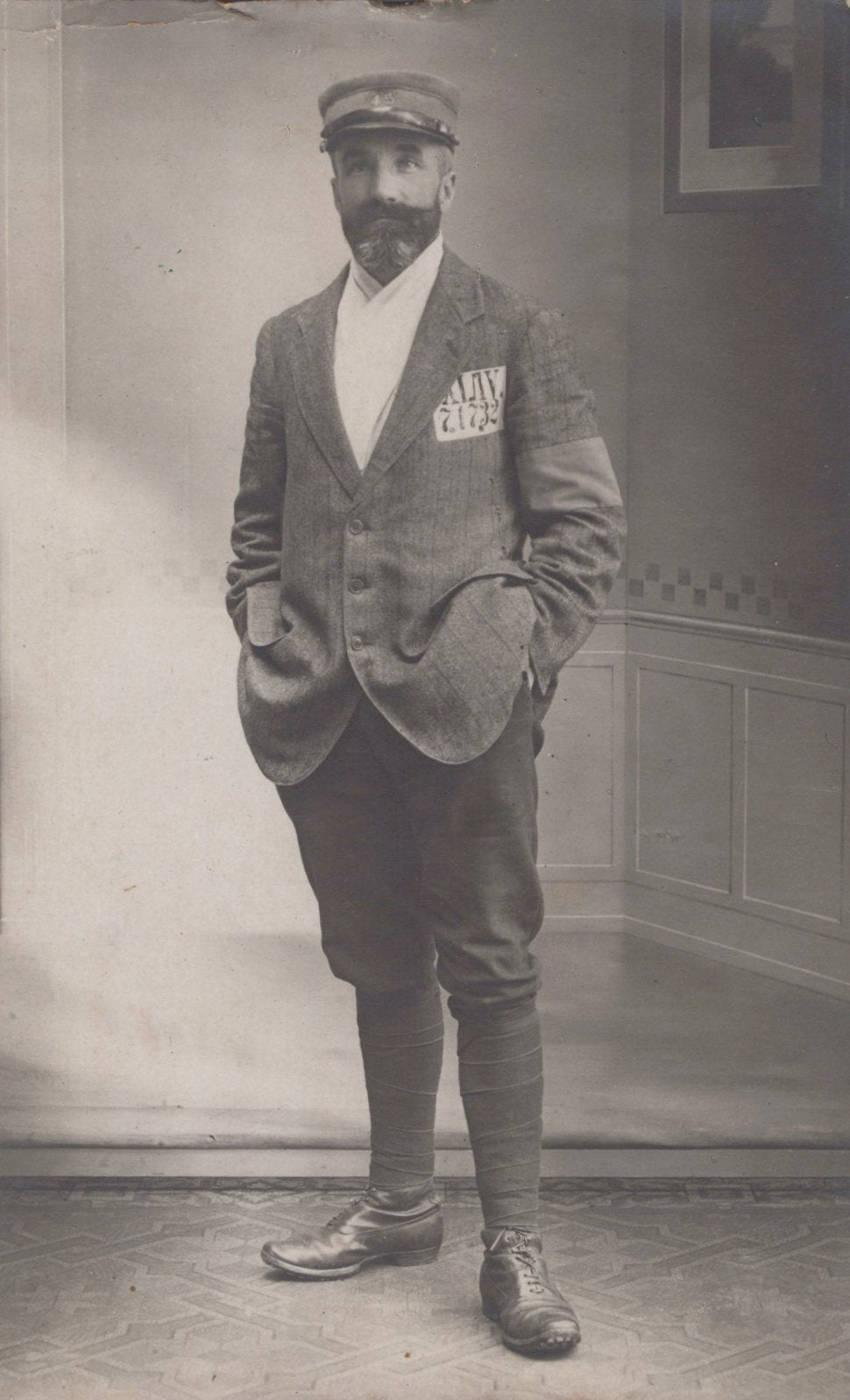 carte photo d'un prisonnier de guerre du 45°RIT (Givet, Charleville) en tenue civile avec képi !