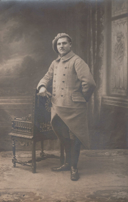 carte photo poilu du 23°RI avec grenade sur tarte bleue horizon 1914-1918