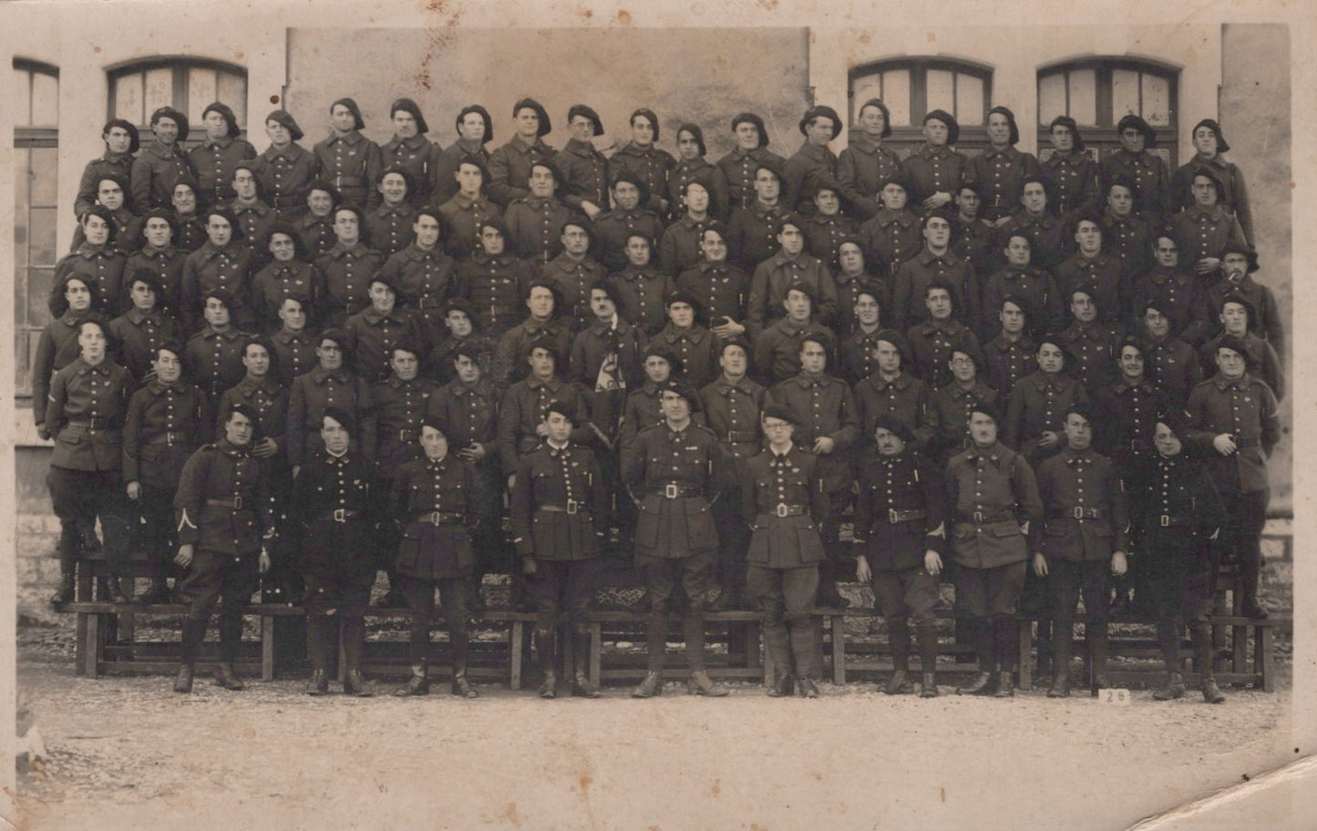 carte photo chasseurs du 1°BCP avec fanion années 20-30