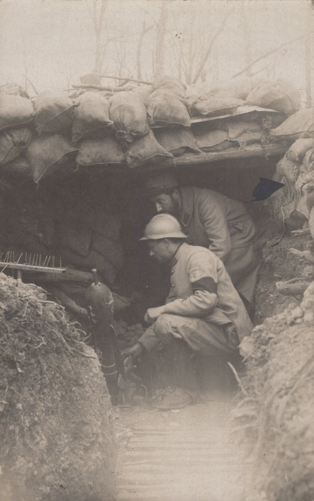 belle photo crapouillot de 58 en position de tir dans une tranchée artillerie 1914-1918