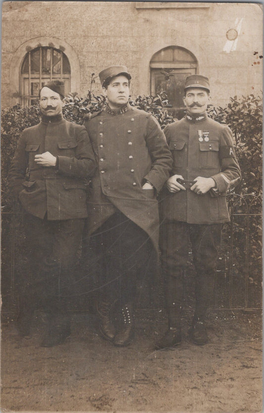 carte photo poilus dont automobiliste décoré médailles de Chine et courage 1914-1918