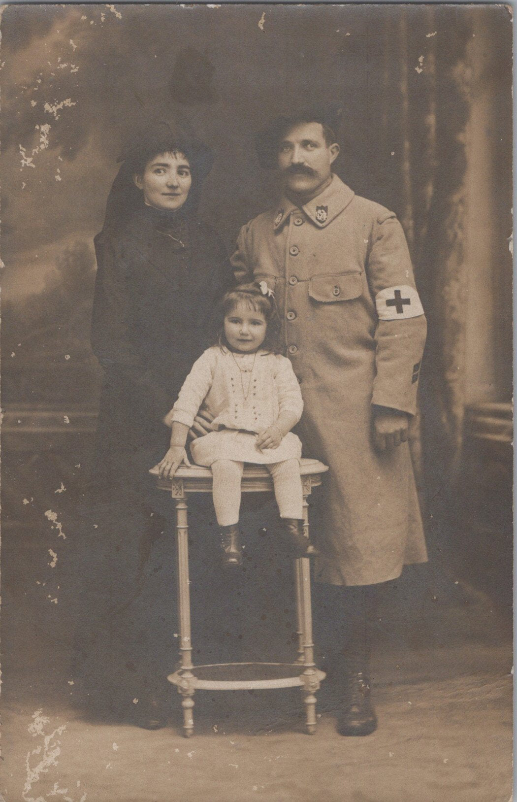 carte photo infirmier troupes de montagne avec femme et enfant 14-18