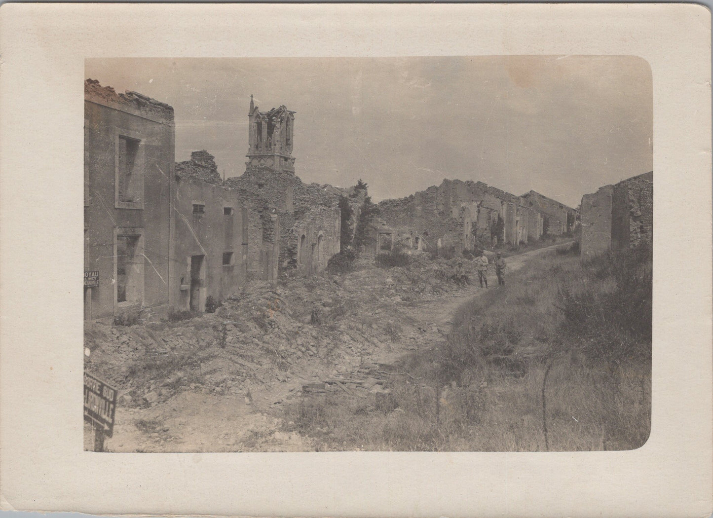 7 grandes photos d'une église française et un village détruits 14-18 18x13 cm