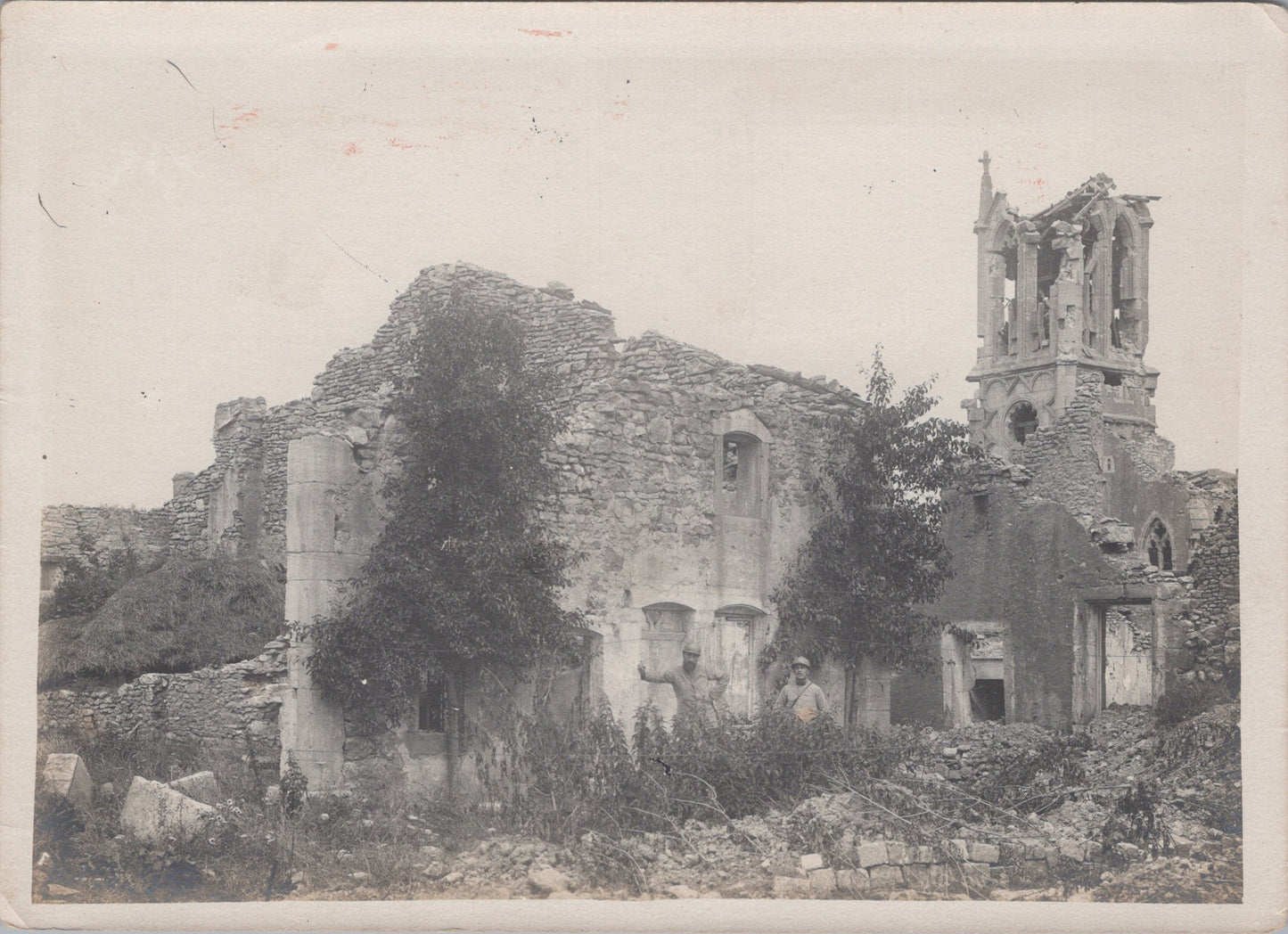7 grandes photos d'une église française et un village détruits 14-18 18x13 cm