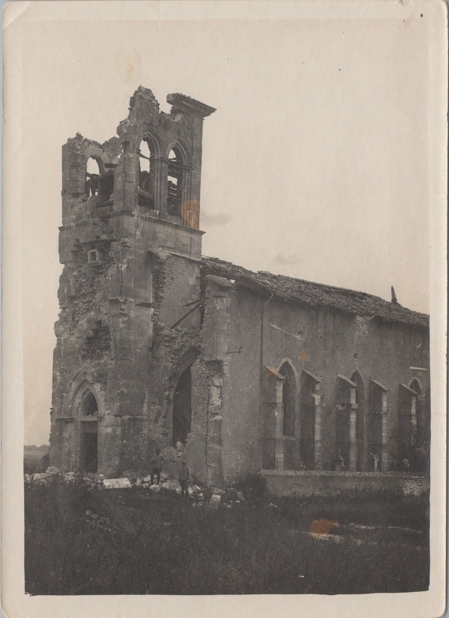 7 grandes photos d'une église française et un village détruits 14-18 18x13 cm