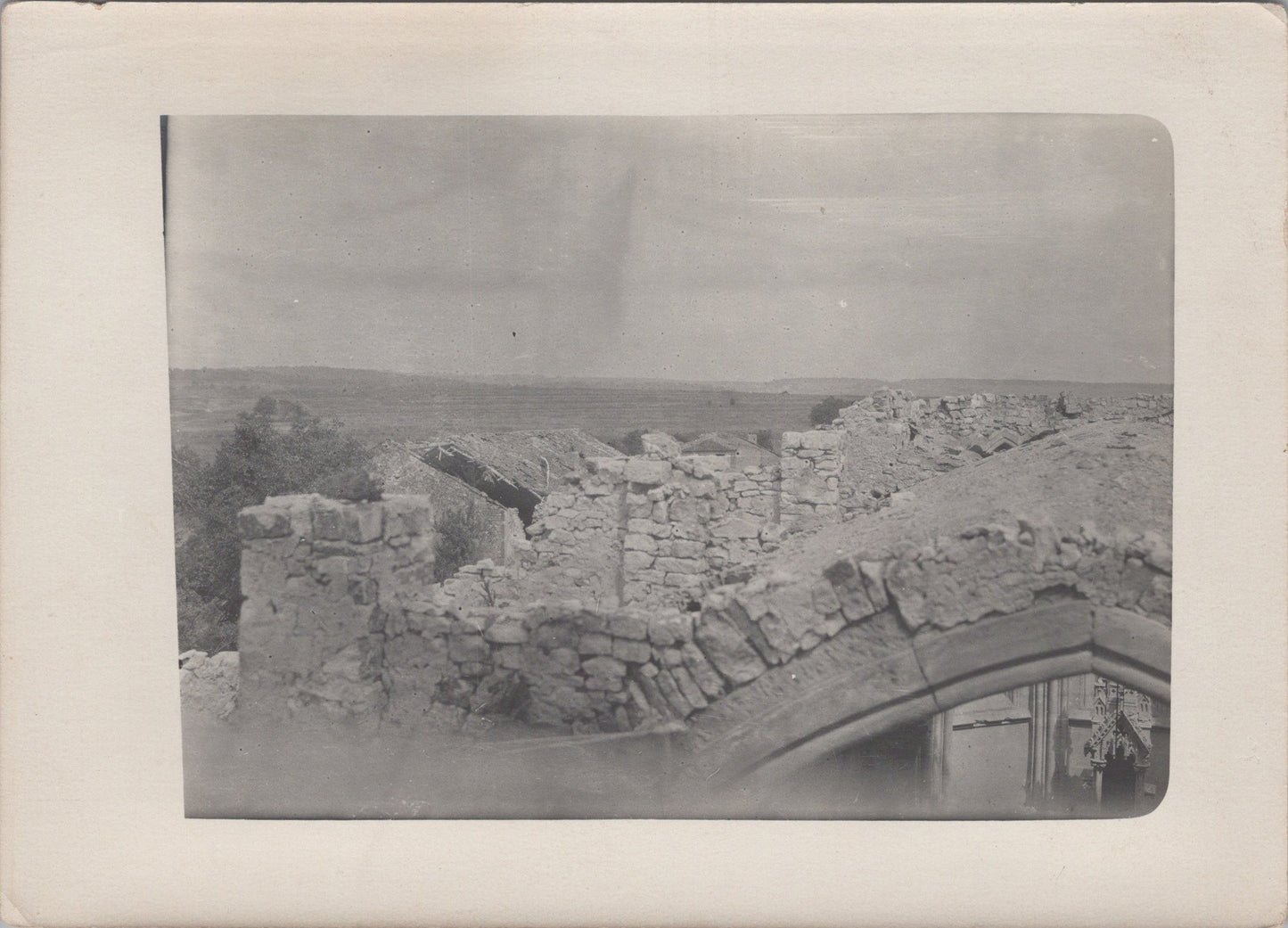 7 grandes photos d'une église française et un village détruits 14-18 18x13 cm